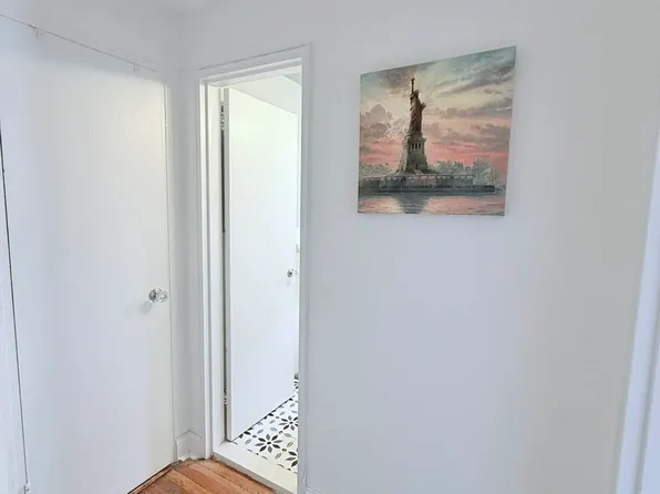 330 East 70th Street image 10 of 13