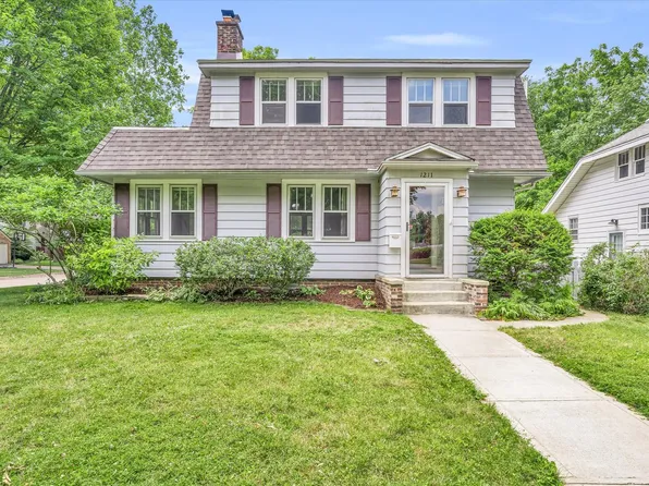 1211 W Healey St, Champaign, IL 61821