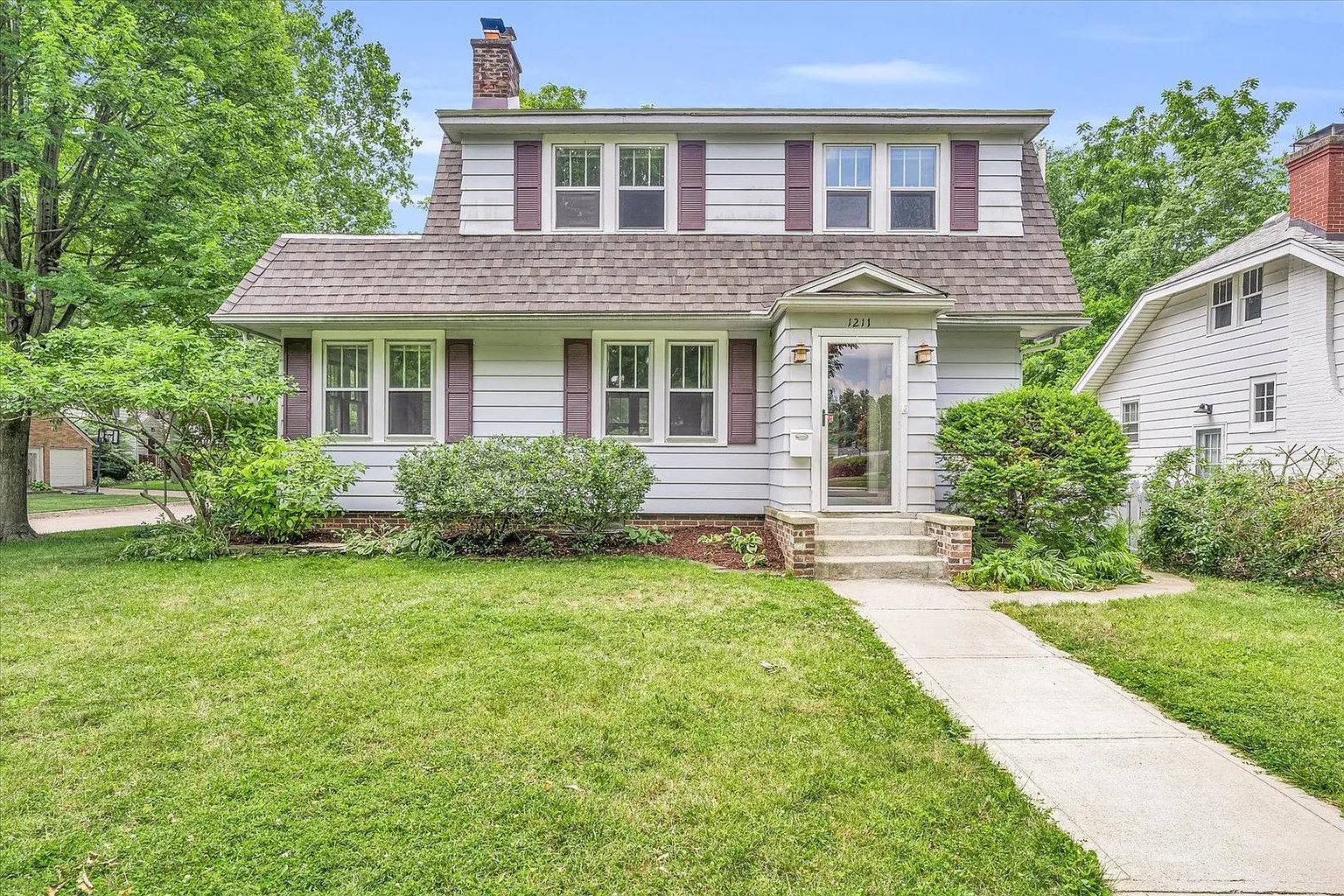 1211 W Healey St photo 1