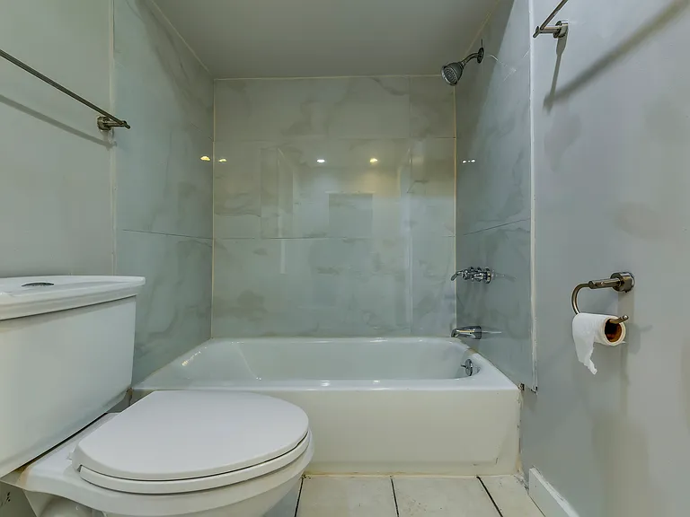 523 Boulevard SE #B — Photo 14
