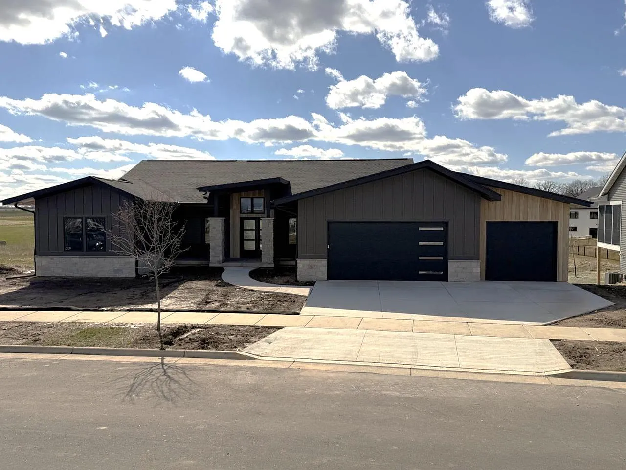 7687 Stonecrop Way photo 1