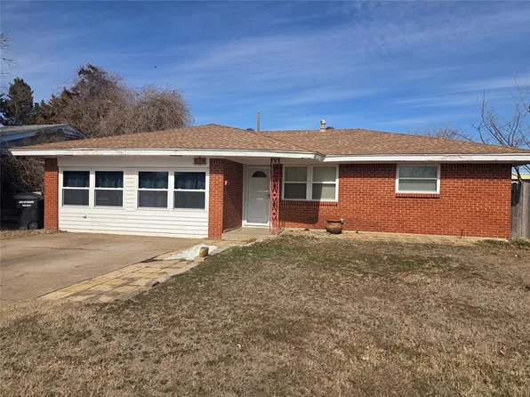 829 NW 9th St, Moore, OK 73160