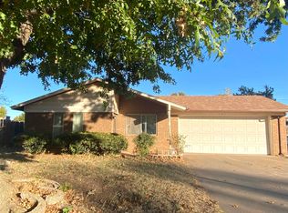 102 N Saddle Rd, Enid, OK 73703