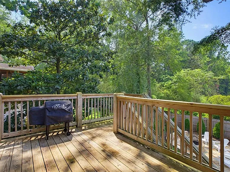 1452 Woodland Hills Dr NE — Photo 47