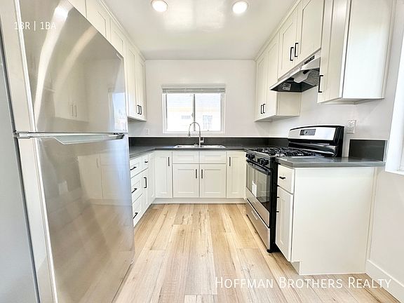 4th image of 1541 N Formosa Ave #20