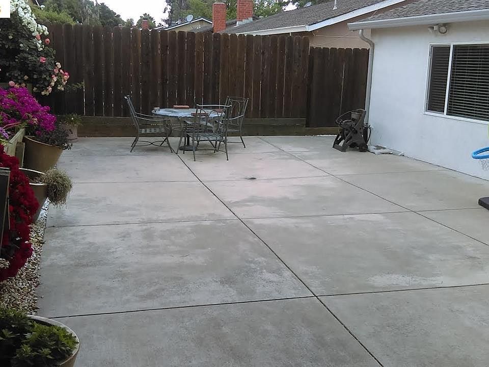2nd image of 2139 Jefferson Way