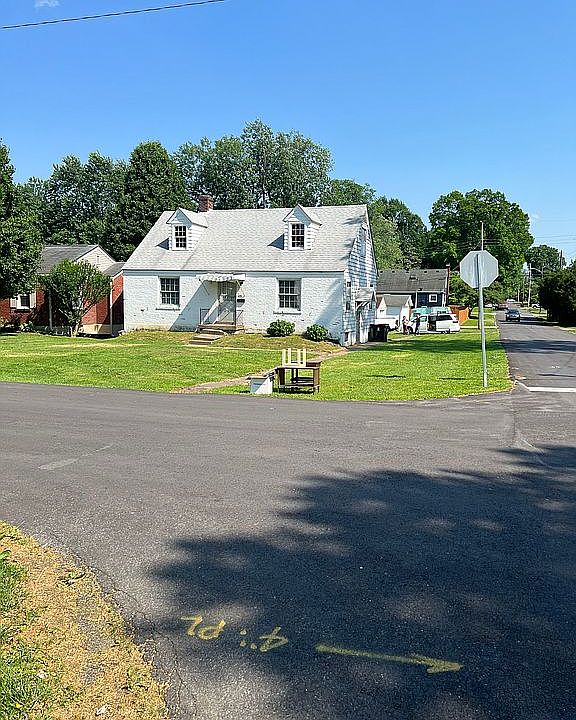 1st image of 1000 Parkway Dr