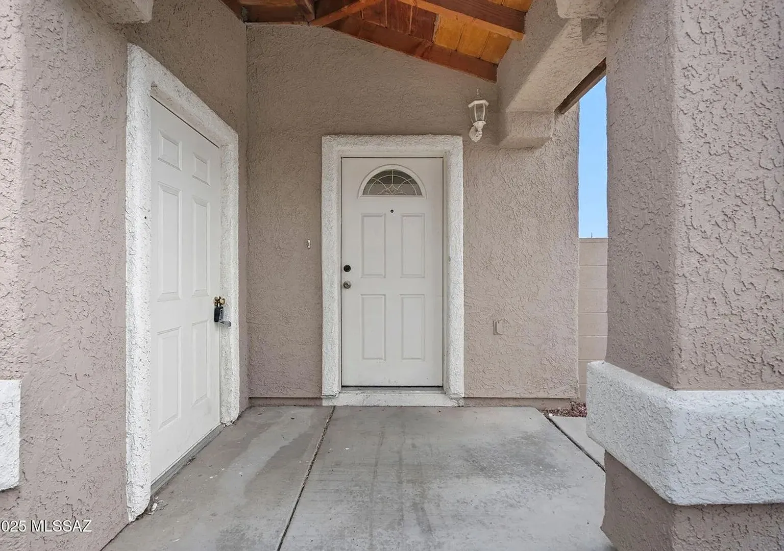 2862 N Tyndall #2 — Photo 2