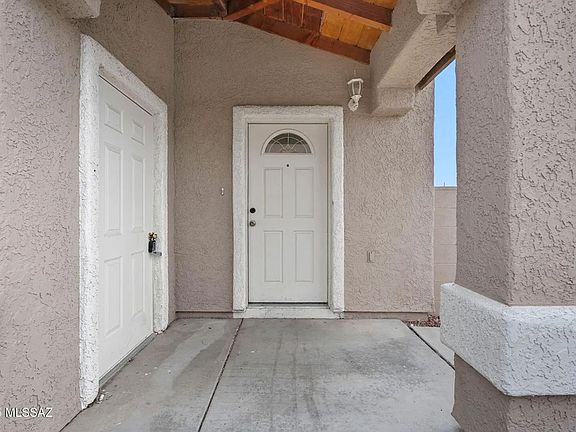 2nd image of 2862 N Tyndall Ave #2