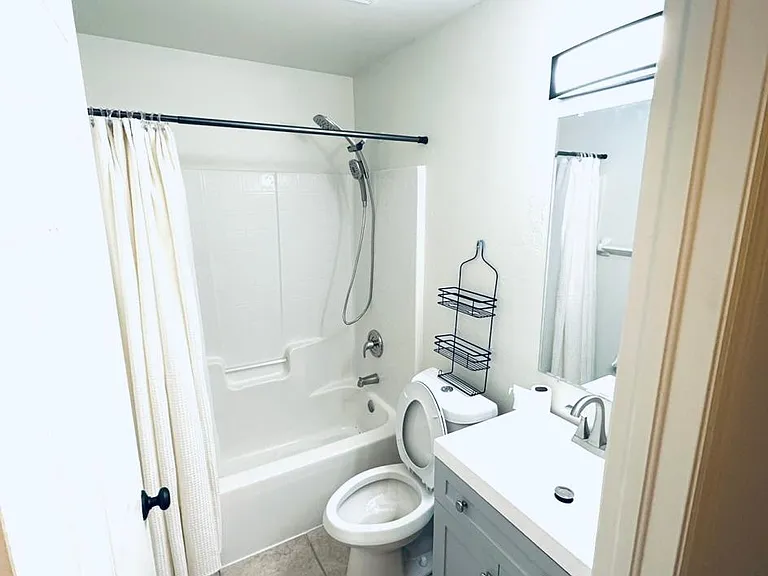 5025 Benton St — Photo 3