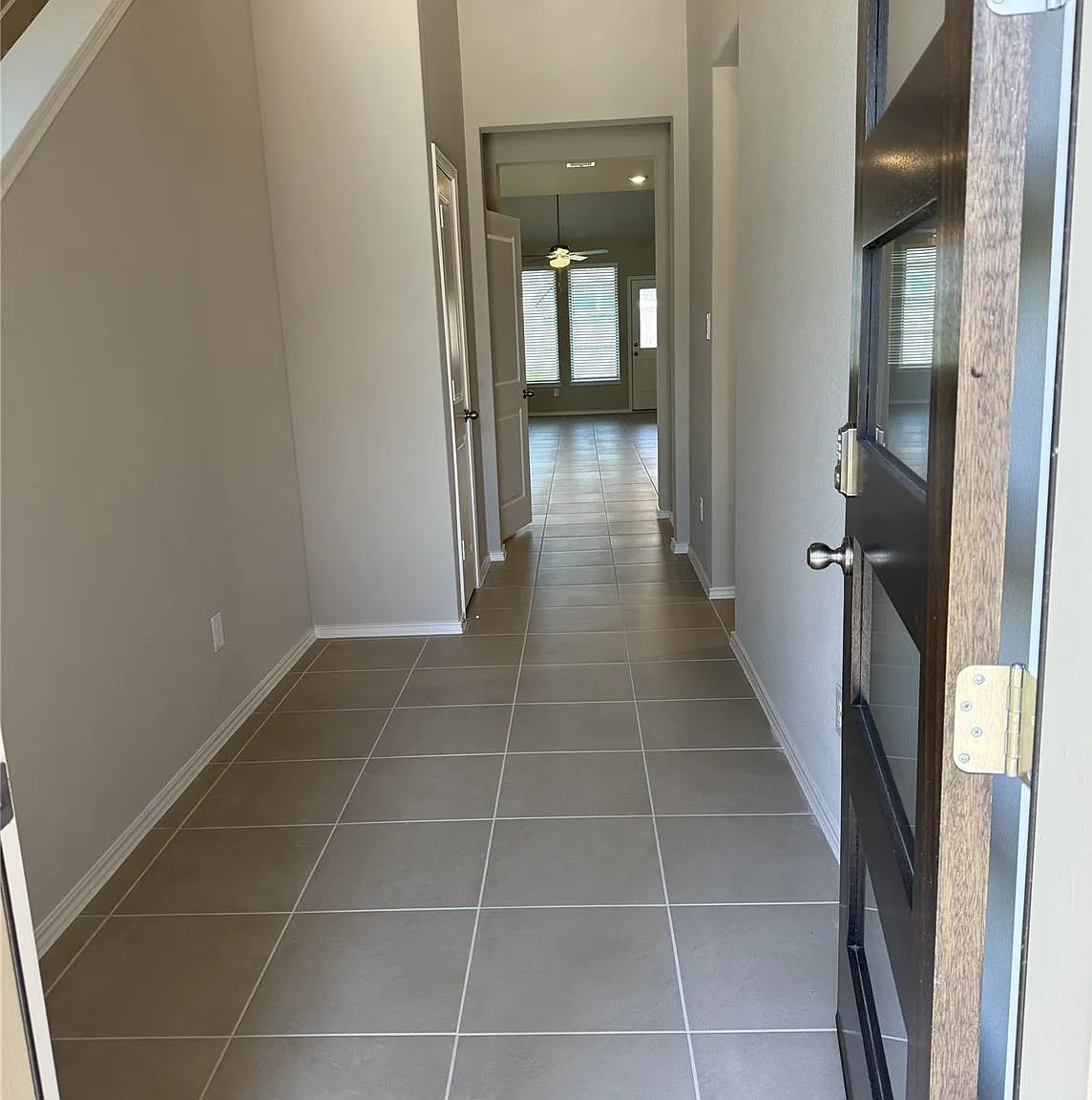 4 bed, 3.0 bath, 2160 sqft, $2,800 — Photo 2