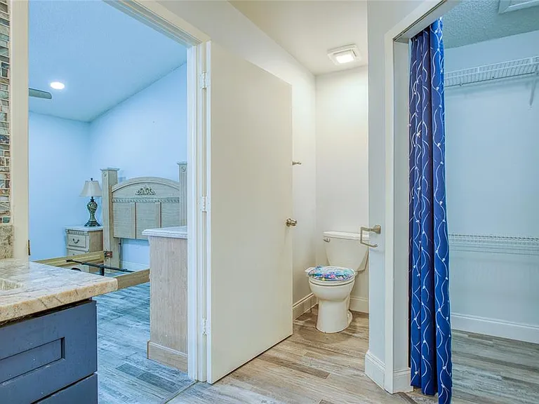 2390 Bentley Dr — Photo 24