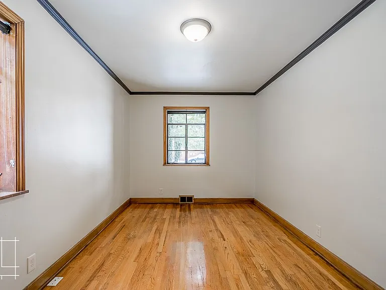 1374 E. Broad St. — Photo 45