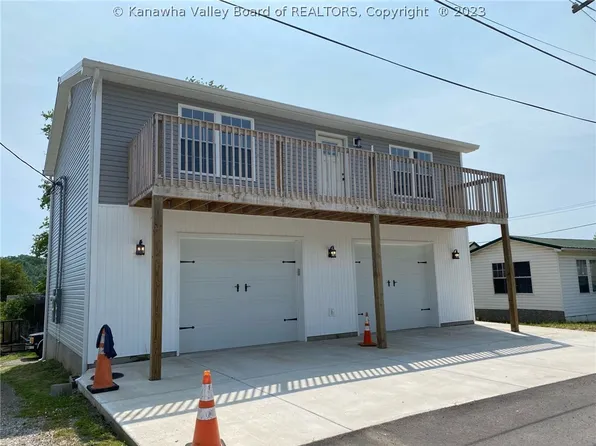648 Florida St, Milton, WV 25541