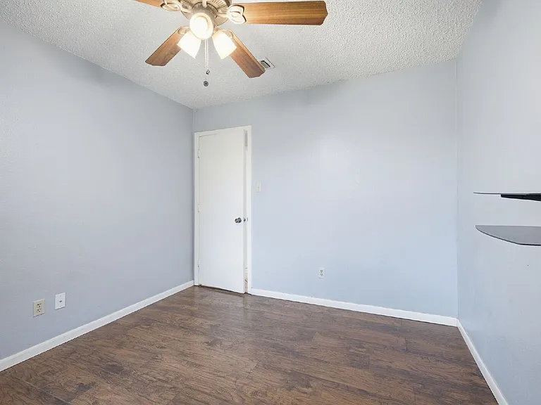 525 Parkview Dr — Photo 17
