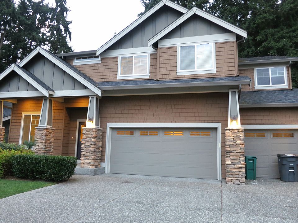 spacious 3 car garage house