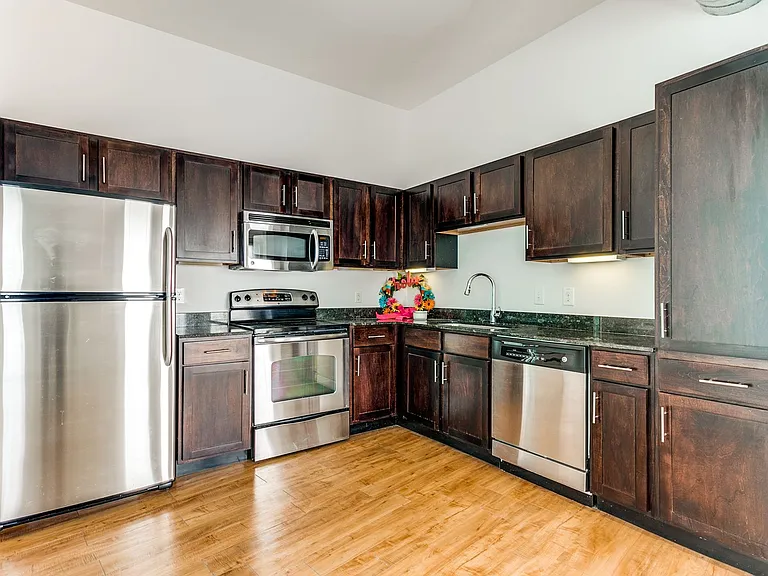 1401 S Flores St #300 — Photo 6