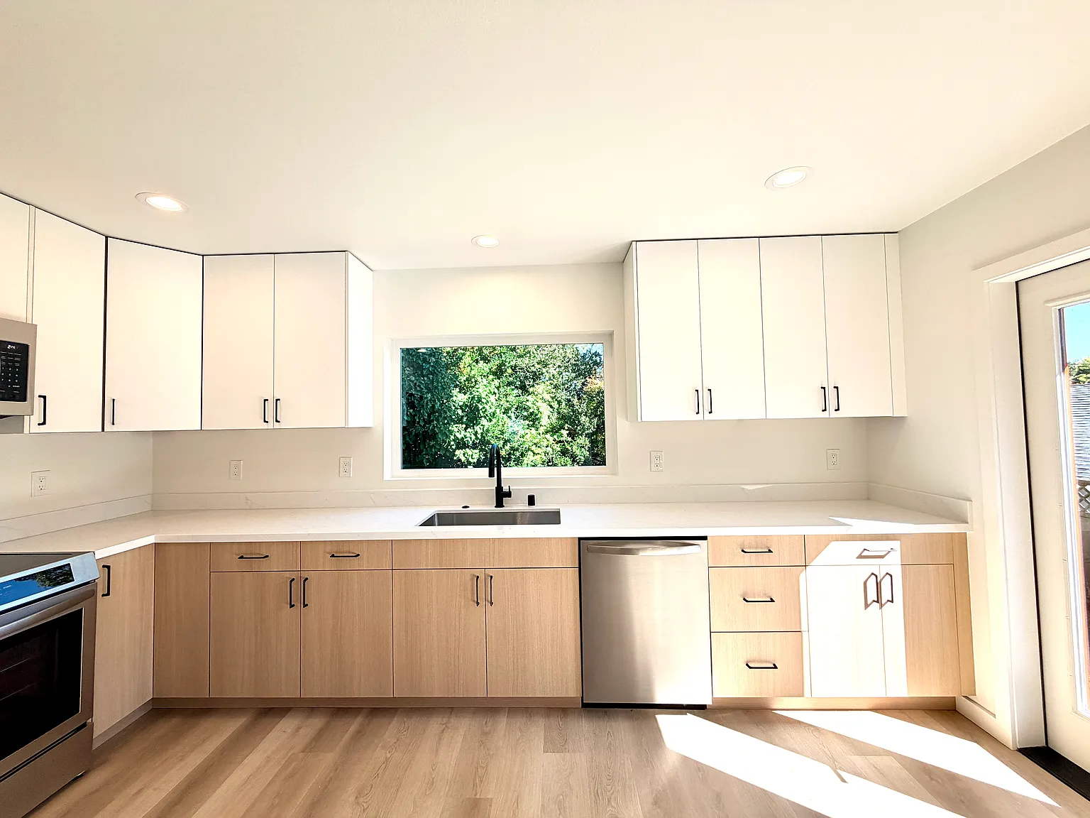 2 bed, 1.5 bath, 1088 sqft, $3,190 — Photo 3