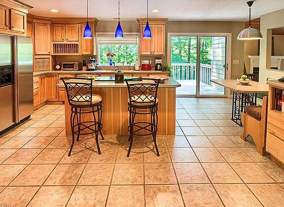 5th image of 411 Rockmoor Way