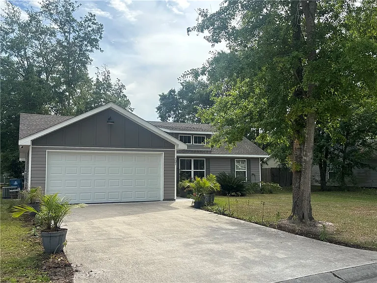 121 Callie Cir — Photo 4