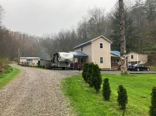 527 Wolf Pen Run Rd, Wallace, WV 26448