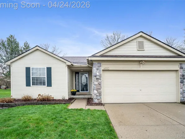 6932 Wellesley Blvd, Waterford, MI 48327