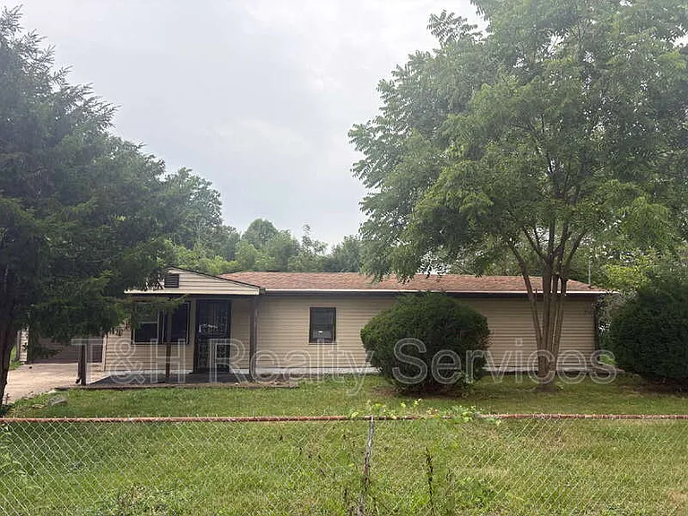 3368 Clover Dr — Photo 1