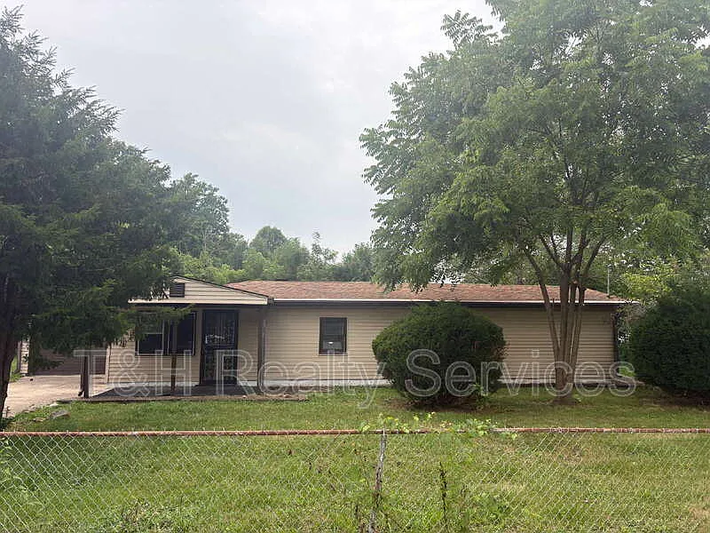 3368 Clover Dr
