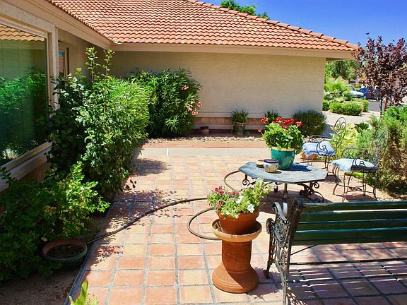 Front courtyard 2