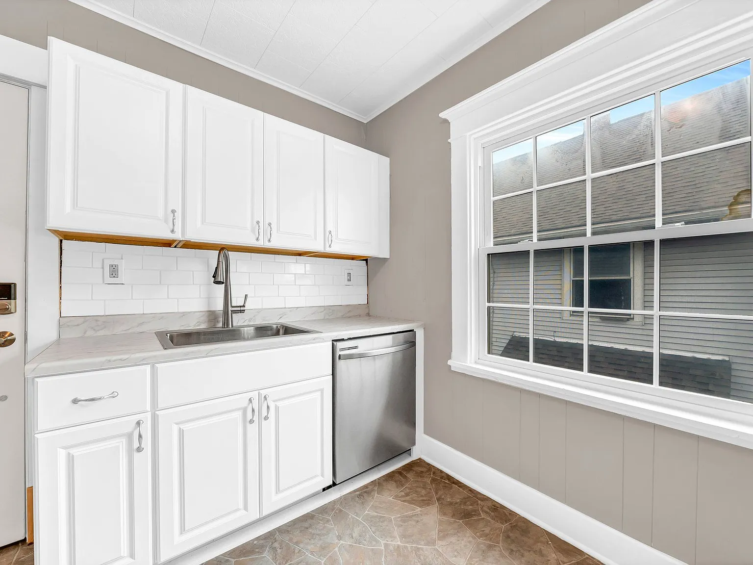2 bed, 1.0 bath, 1200 sqft, $1,050 — Photo 3