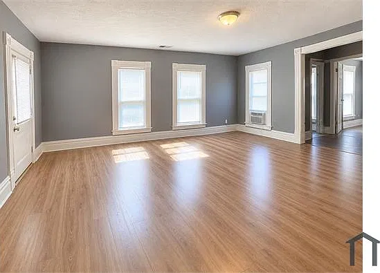 3 bed, 1200 sqft, $1,600 — Photo 1
