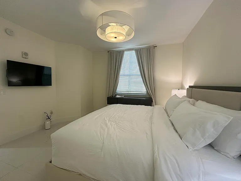 630 Sapodilla Ave #110 — Photo 10