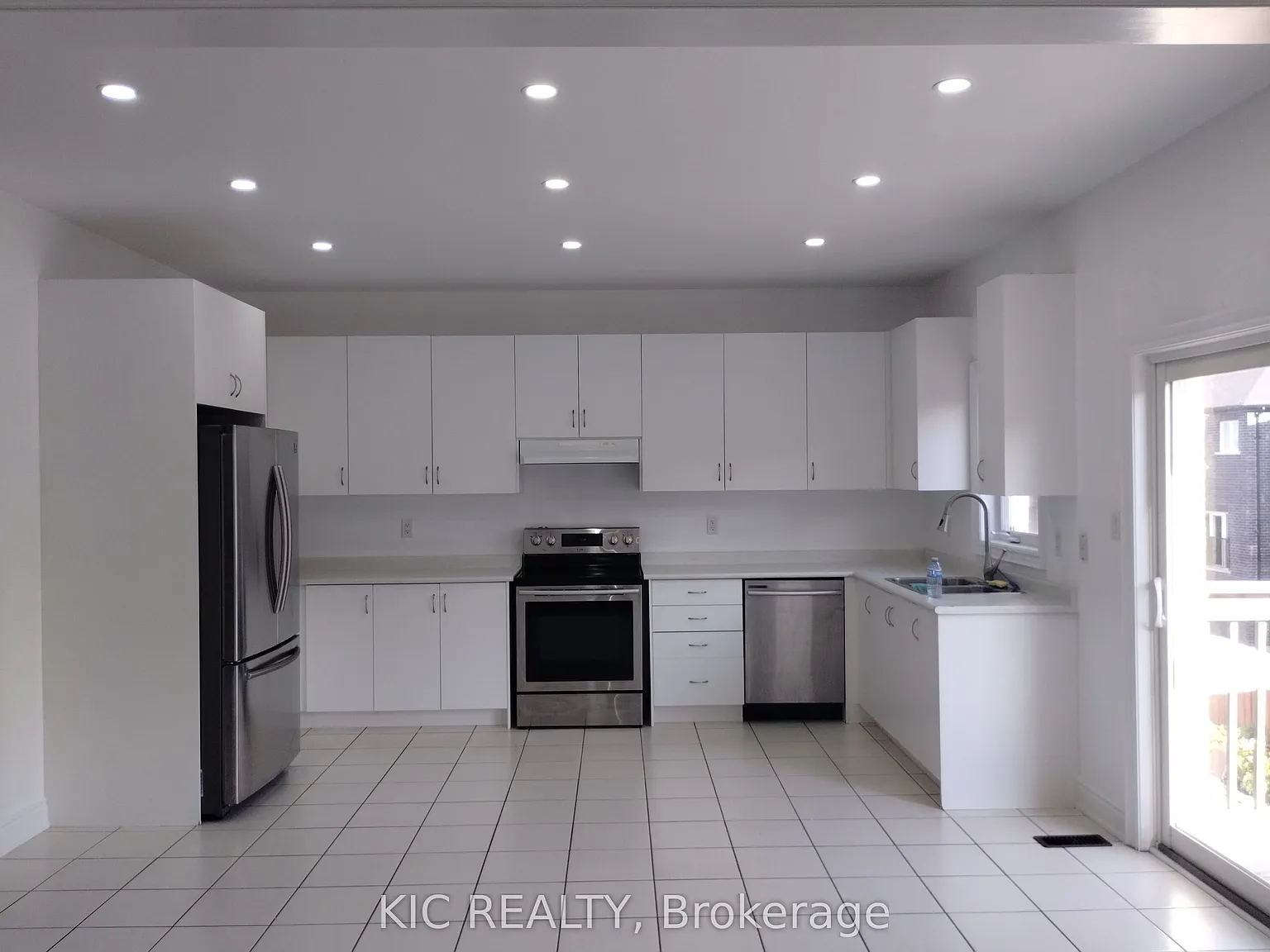 4 bed, $3,200 — Photo 4