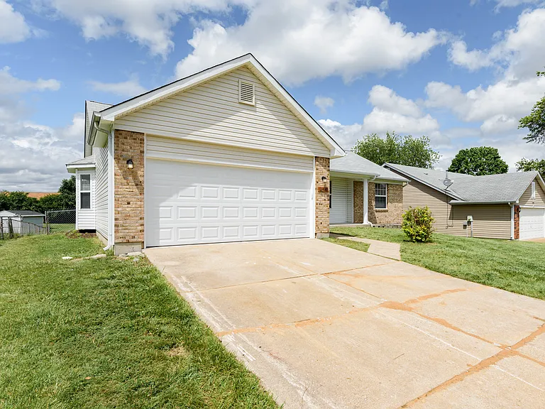 429 Slusser Ln — Photo 2
