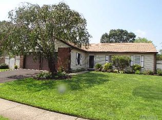 162 Glenmere Way, Holbrook, NY 11741