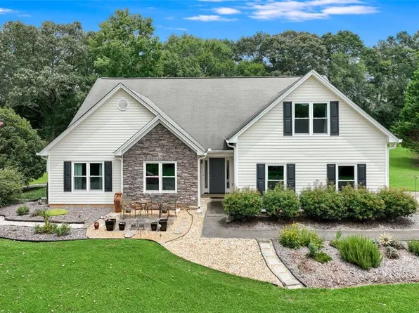 358 Kiley Dr, Hoschton, GA 30548