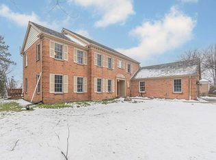 2313 Mohawk Ln, Glenview, IL 60026