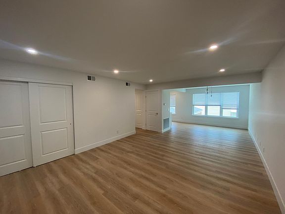 3rd image of 4420 Jamieson Ave APT 1D