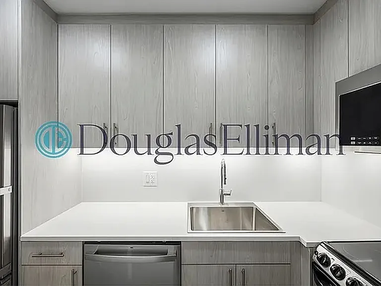 239 Park Ave S #4B — Photo 3
