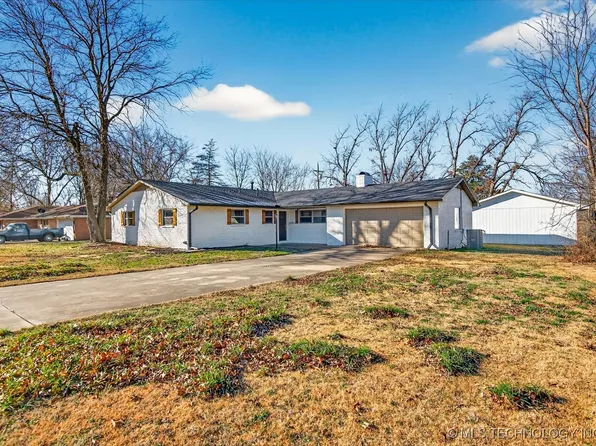 1713 Crescent Dr, Bartlesville, OK 74006