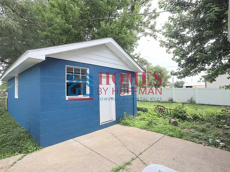 1319 Uhlhorn St — Photo 22
