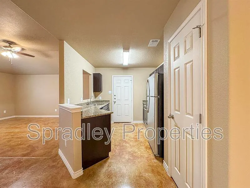 3 bed, 2.0 bath, 1293 sqft, $1,395 — Photo 3