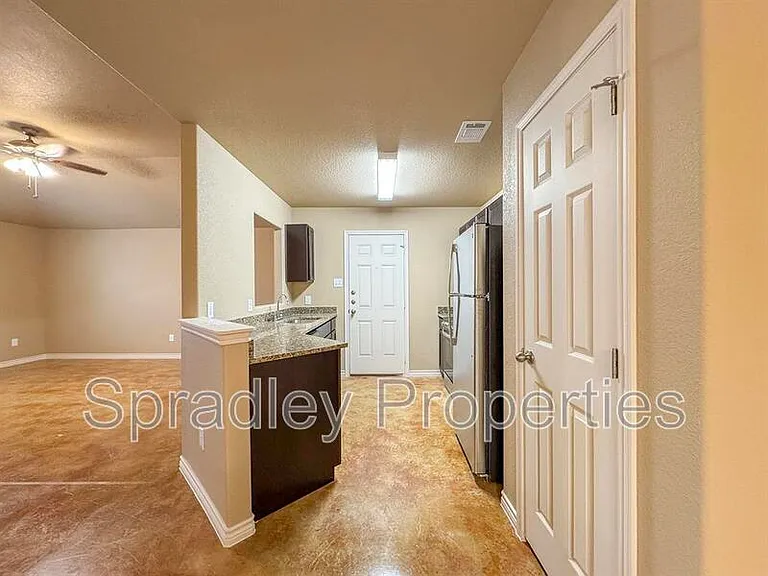 1047B Edwards Dr — Photo 3