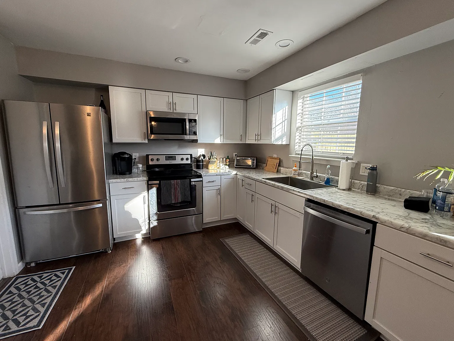 2 bed, 1041 sqft, $2,100 — Photo 3