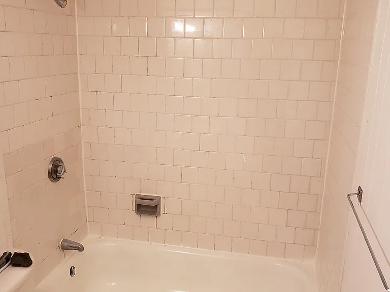 199 Strathmore Rd #4 — Photo 2