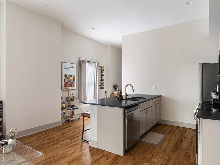 335 W Pike St #C — Photo 7