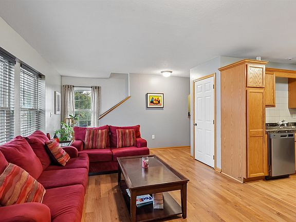 5th image of 1202 SE Village View Ln