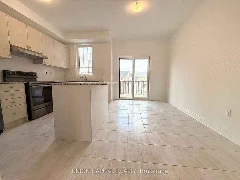 11 Franklin Ave — Photo 9