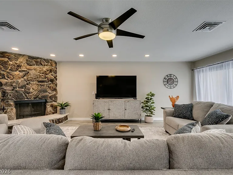 2587 Swan Ln — Photo 7