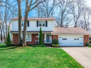 4804 Maple Hill Dr, Seven Hills, OH 44131